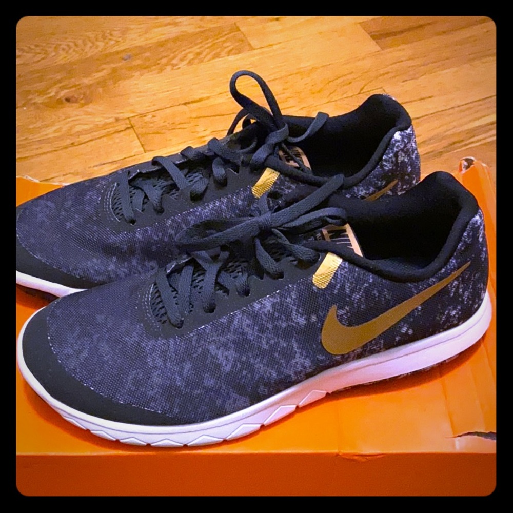 Nike flex experience premium NWT Sz 8. Black/gold
